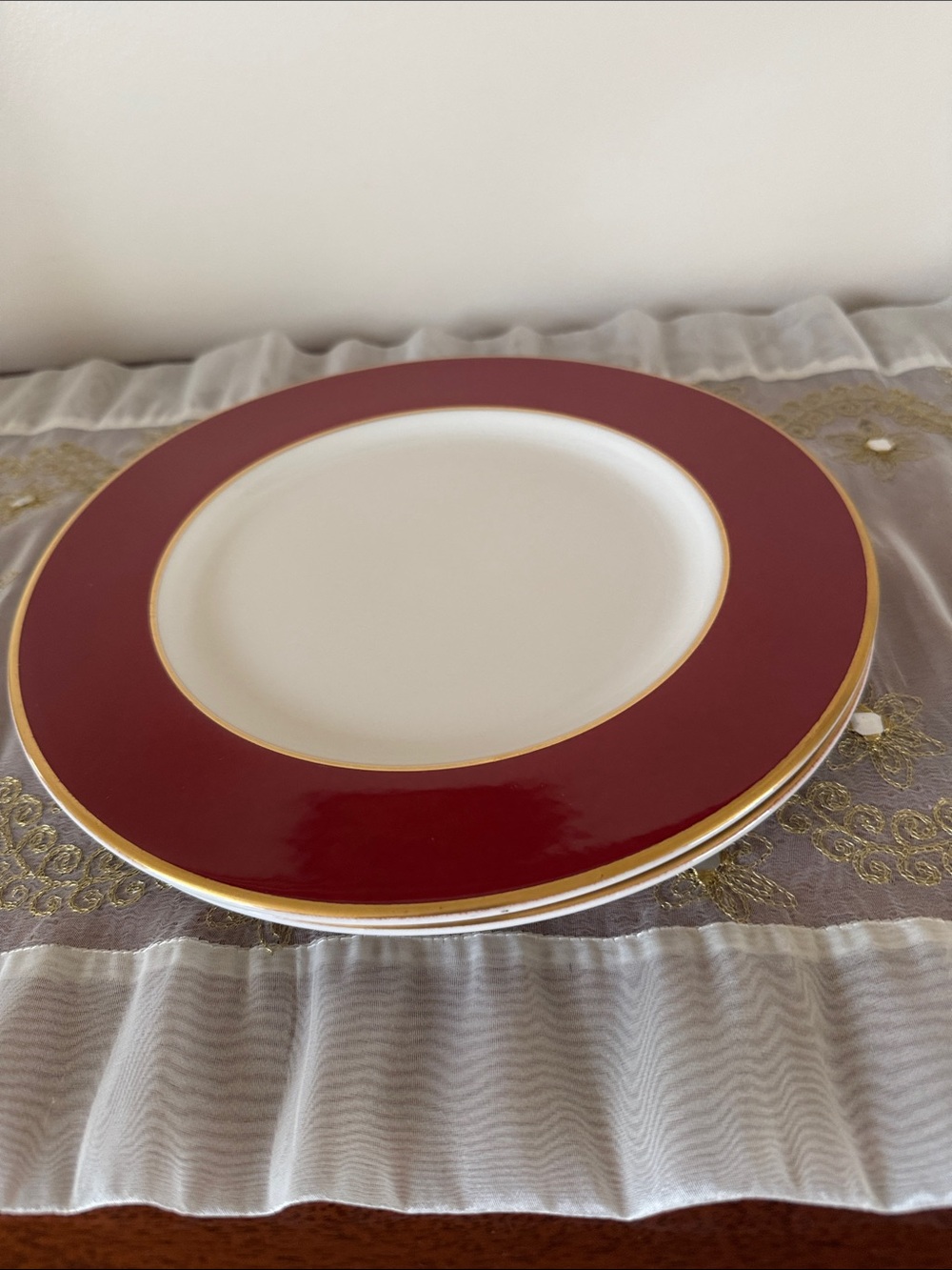 Elegant Red and Gold Rim Dinner Plate — Classic Tableware Set of 2